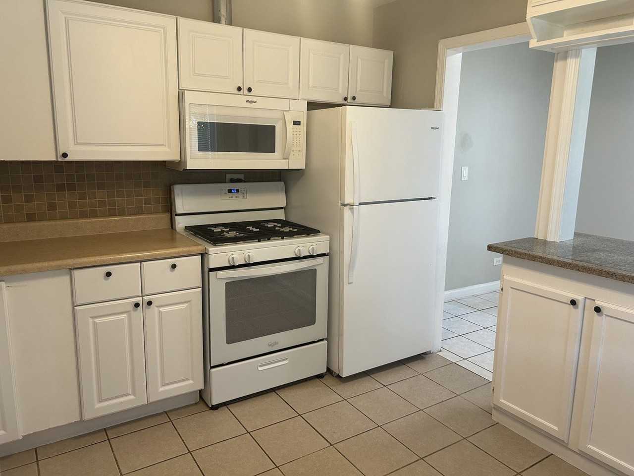 6847 Hawthorne Ln - Photo 4 of 18