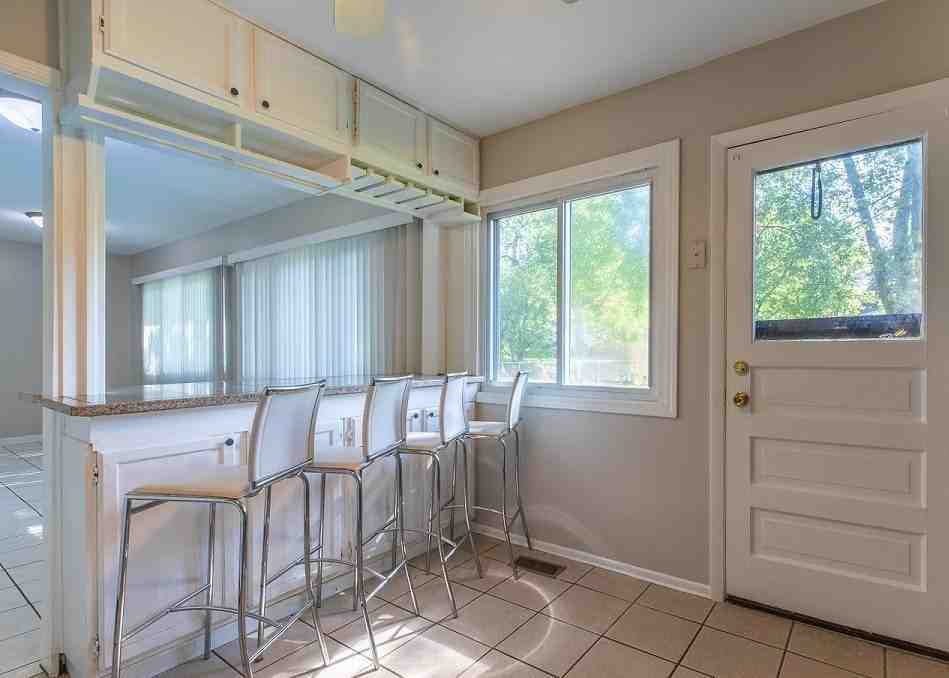 6847 Hawthorne Ln - Photo 5 of 18