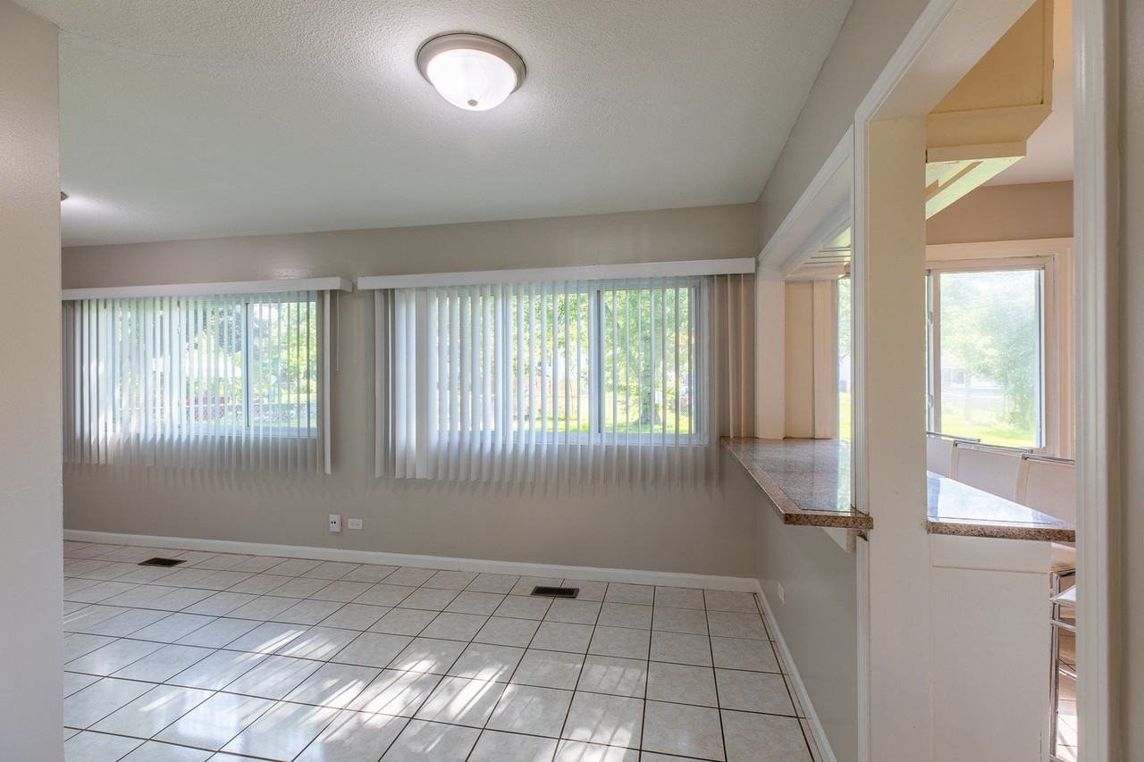 6847 Hawthorne Ln - Photo 6 of 18