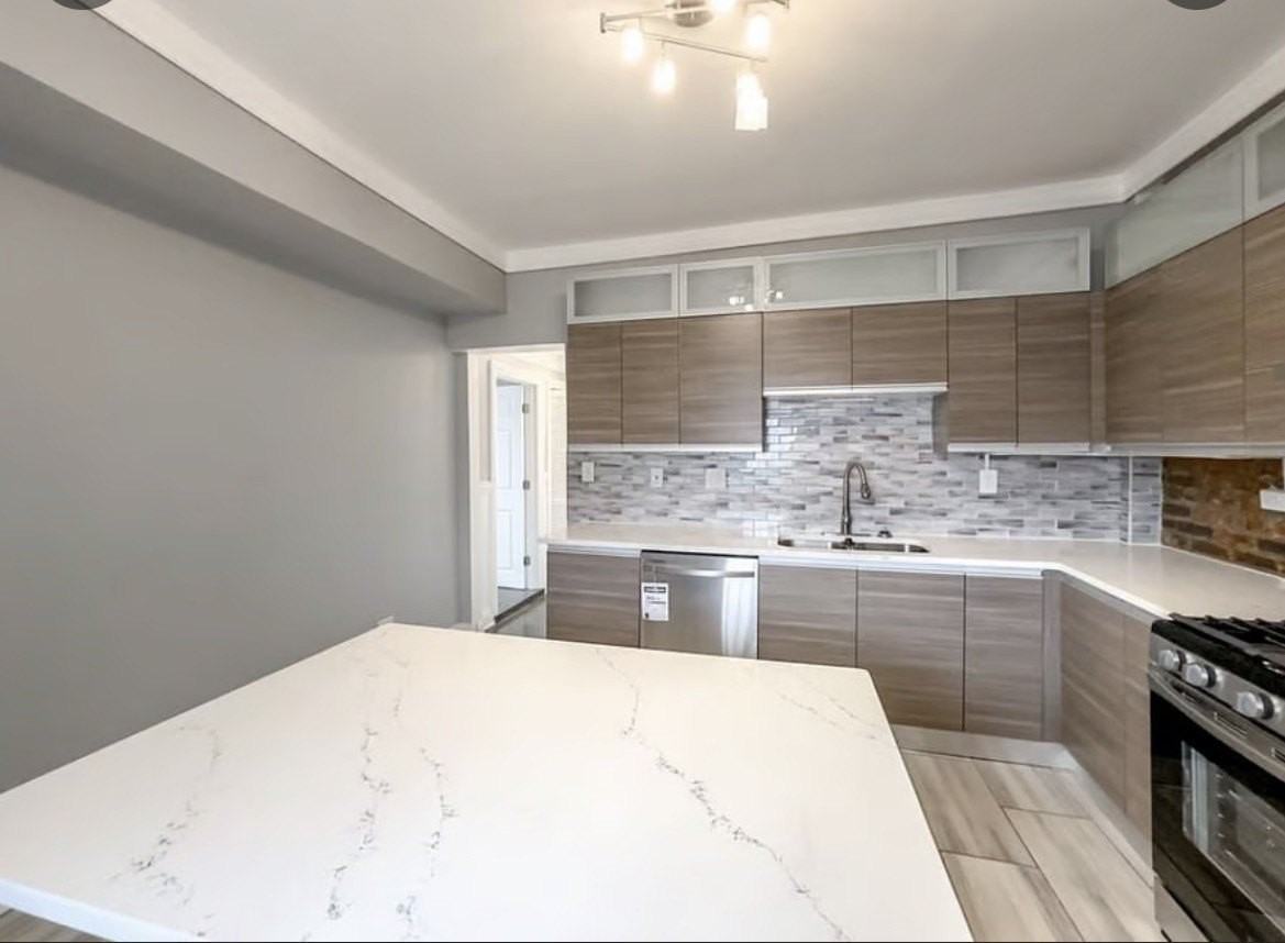 6500 S Rhodes Ave #2 - Photo 3 of 12
