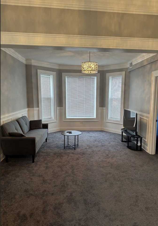 6500 S Rhodes Ave #2 - Photo 5 of 12