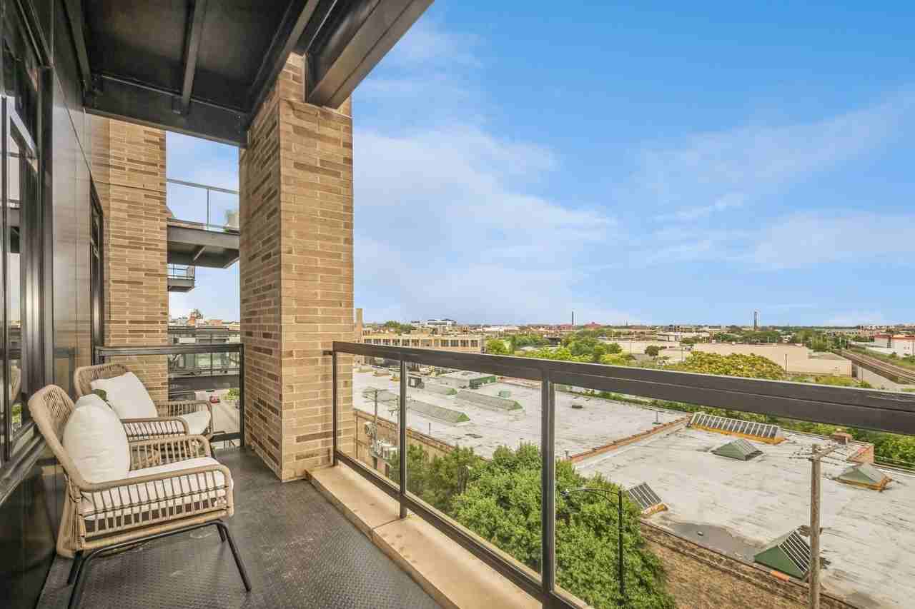 1701 W Webster Ave #608 - Photo 6 of 17