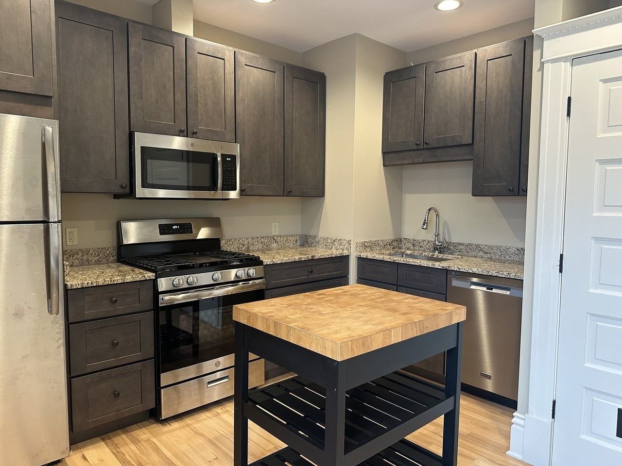 129 S Batavia Ave #2EAST - Photo 5 of 20
