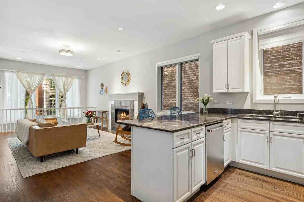 1411 N Mohawk St #1 - Photo 5 of 24