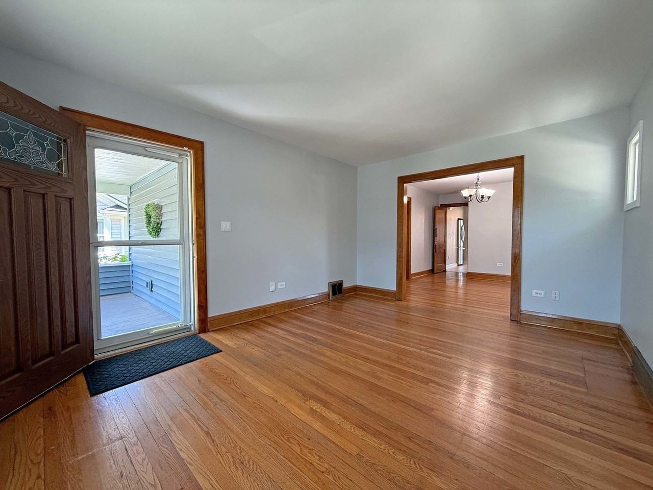 327 S Michigan Ave - Photo 2 of 15