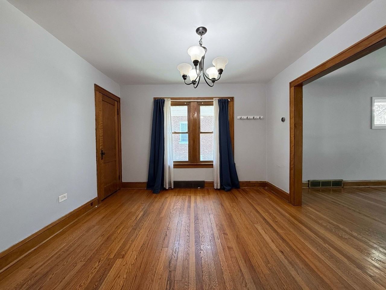 327 S Michigan Ave - Photo 4 of 15