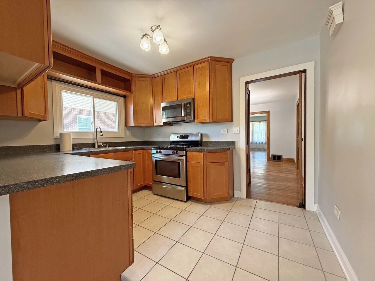 327 S Michigan Ave - Photo 6 of 15