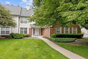 featured image of 5S560 Paxton Dr #2H