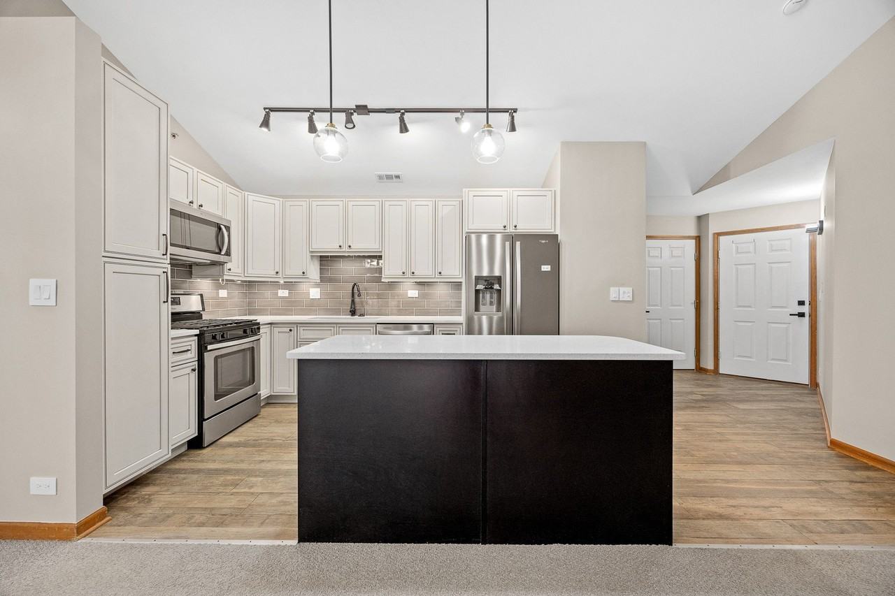 5S560 Paxton Dr #2H - Photo 4 of 29
