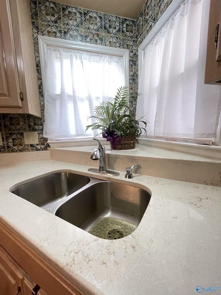 2217 Yorkshire Se - Photo 6 of 13