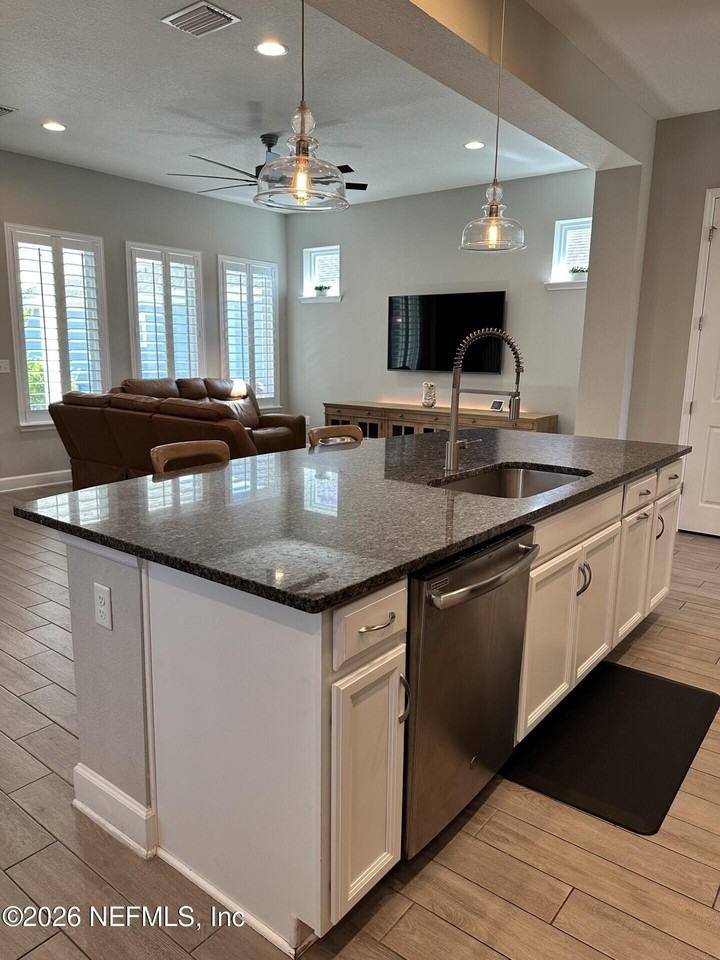 228 Dalton Cir - Photo 7 of 46