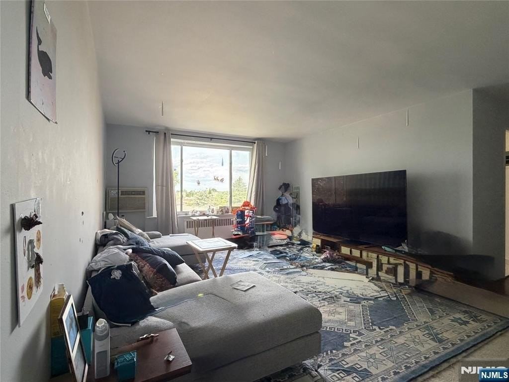 2345 Linwood Ave #5G - Photo 4 of 9