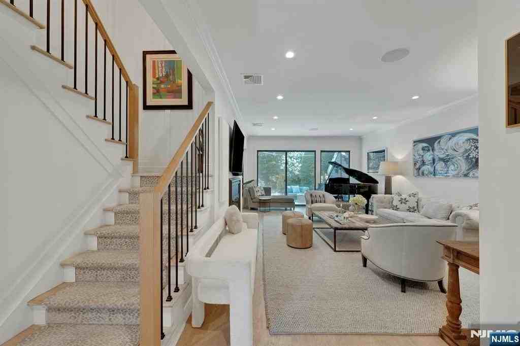 224 Barnstable Dr - Photo 3 of 45