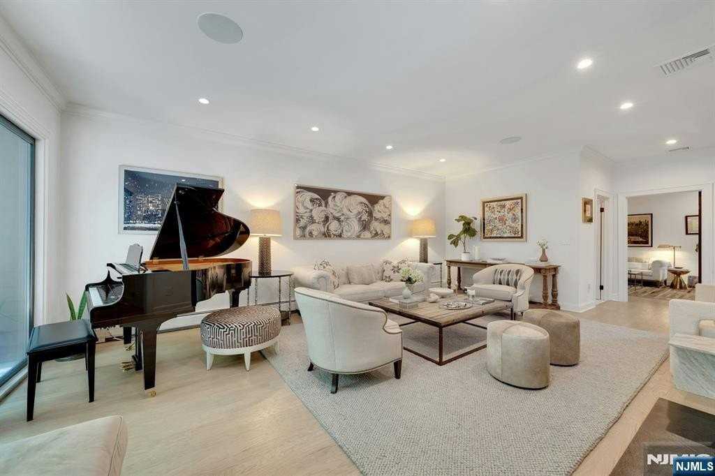 224 Barnstable Dr - Photo 6 of 45