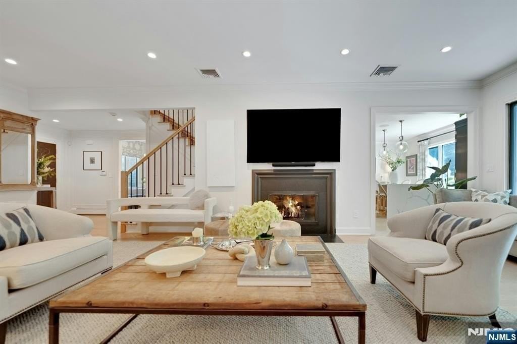 224 Barnstable Dr - Photo 7 of 45