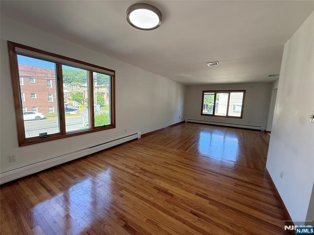 477 3rd St #B - Photo 7 of 14