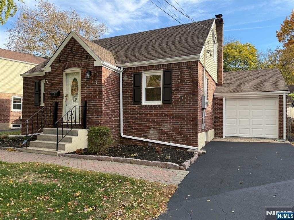 37 Revere Dr - Photo 2 of 18