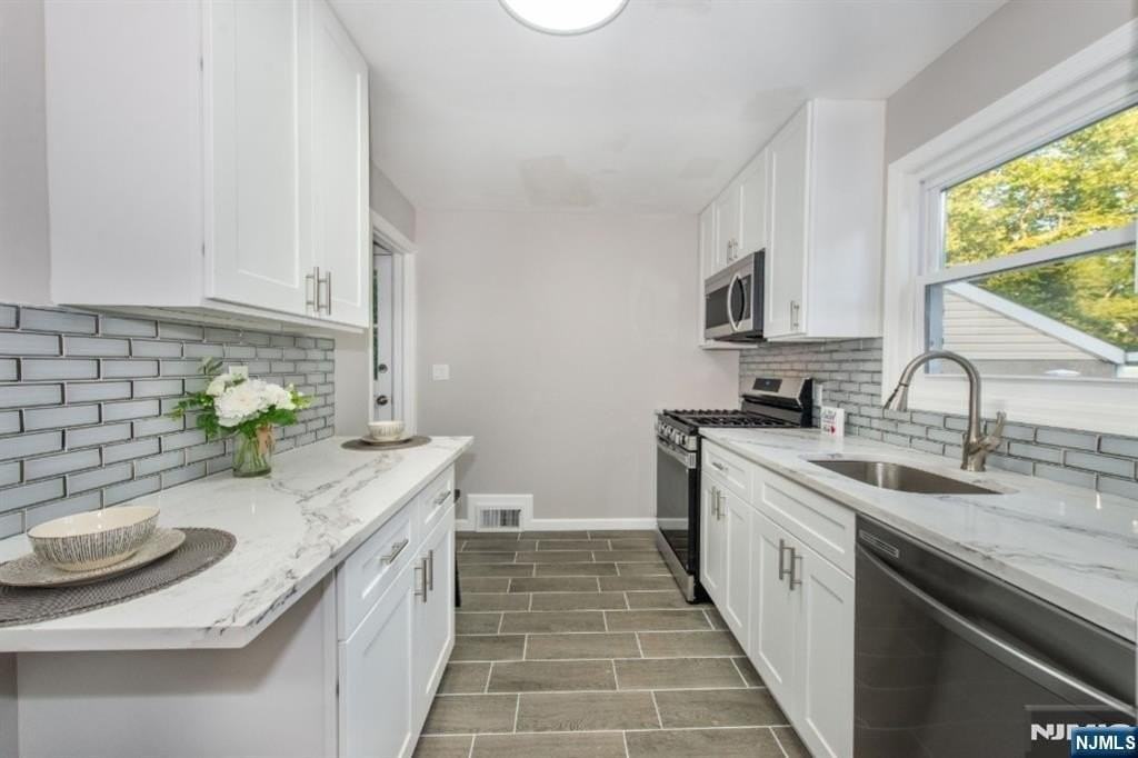 37 Revere Dr - Photo 4 of 18