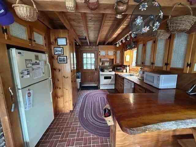 319 Chalk Pond Rd - Photo 2 of 15