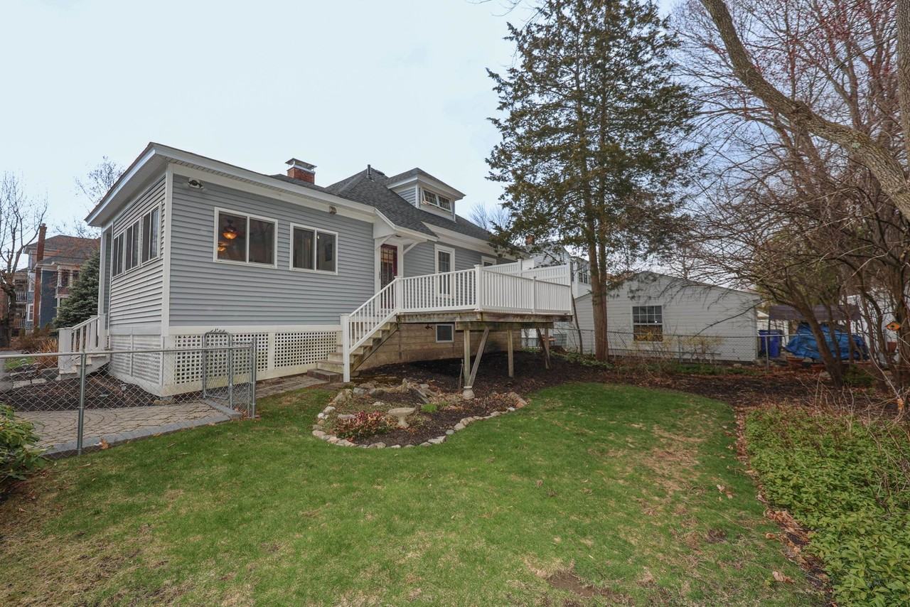 749 Maple St - Photo 3 of 46