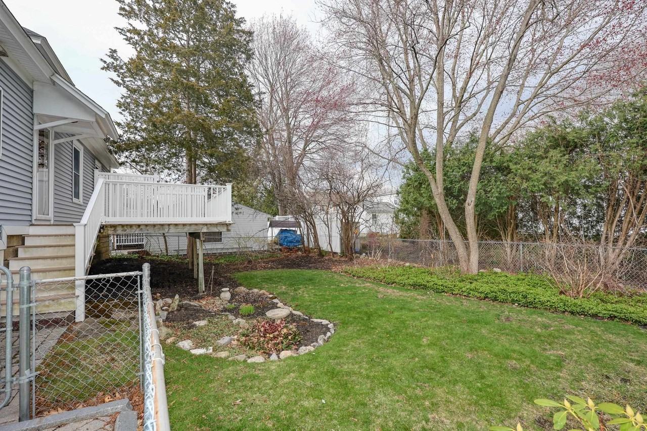 749 Maple St - Photo 4 of 46