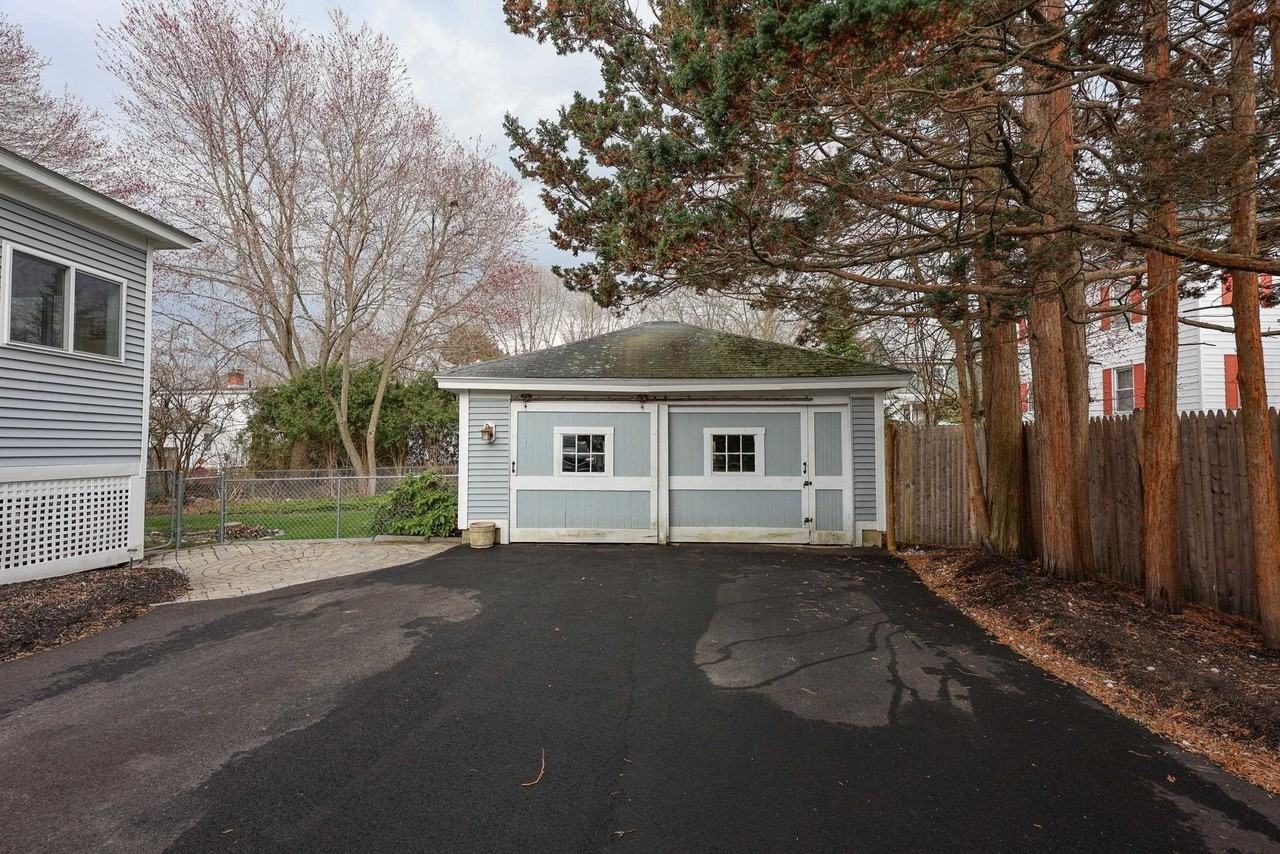 749 Maple St - Photo 5 of 46