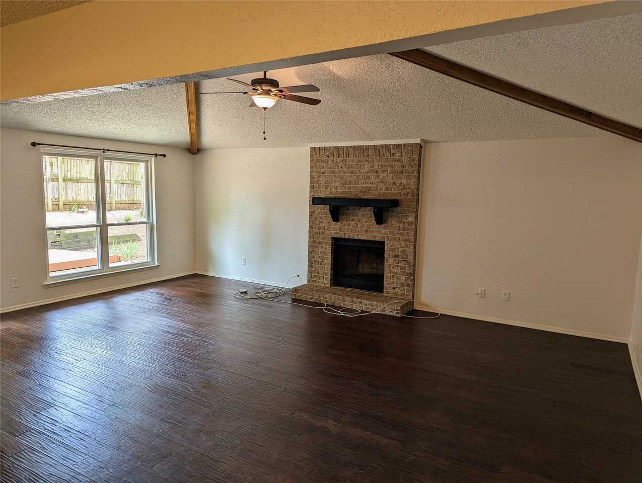 104 Brookdale Dr - Photo 2 of 8