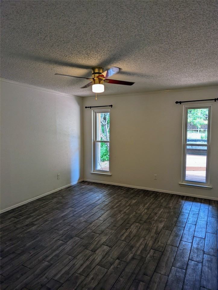 104 Brookdale Dr - Photo 4 of 8