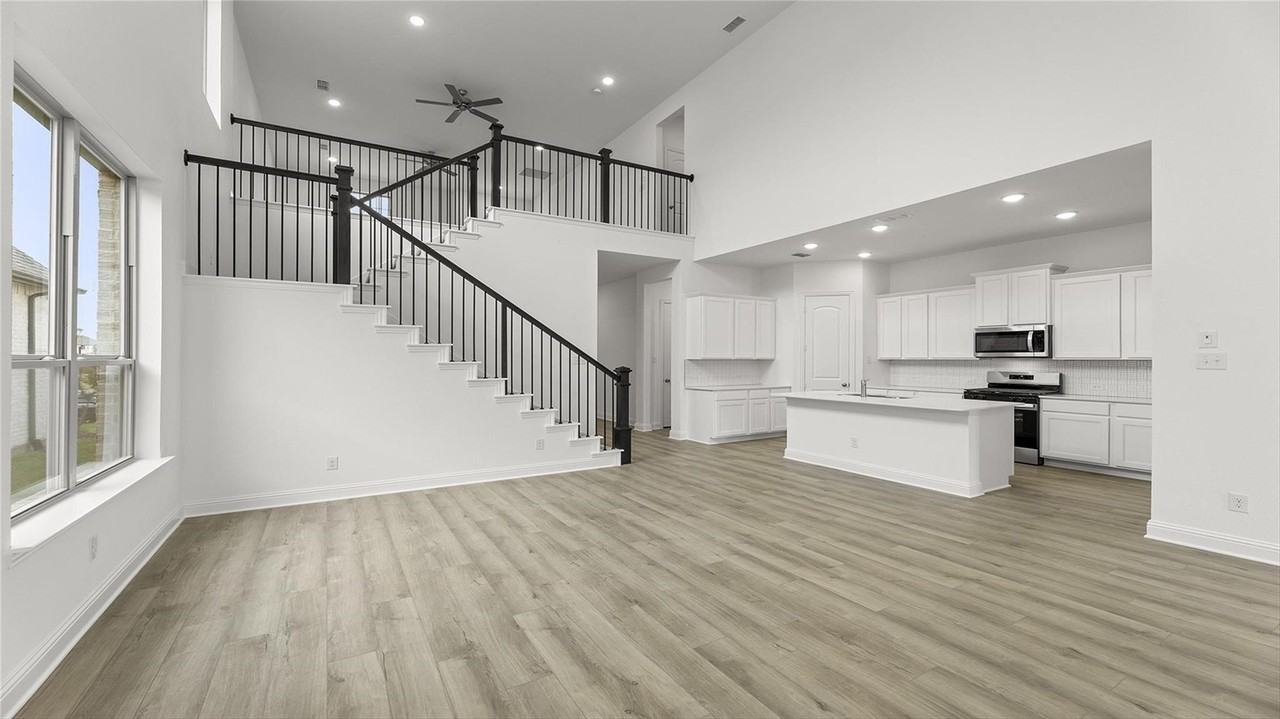 3809 Paradise Way - Photo 3 of 16