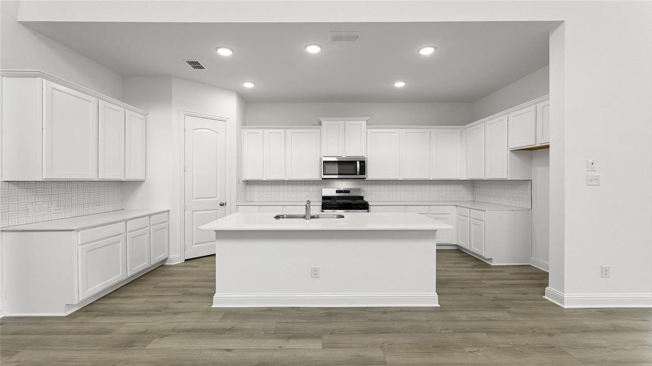 3809 Paradise Way - Photo 4 of 16