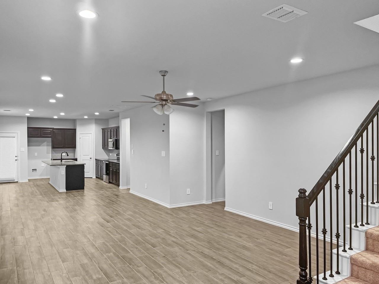 1817 Winecup Dr - Photo 3 of 18