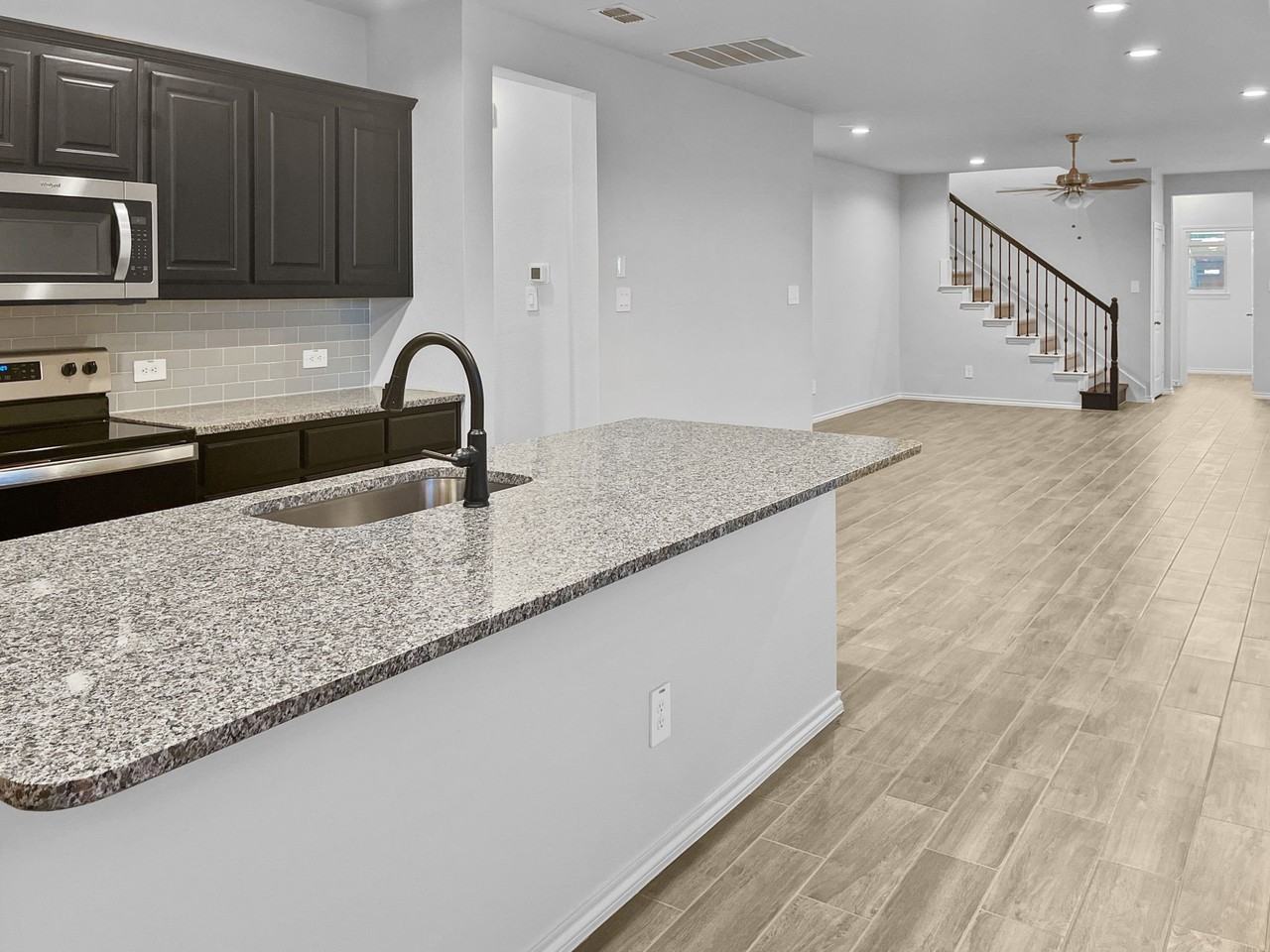 1817 Winecup Dr - Photo 5 of 18