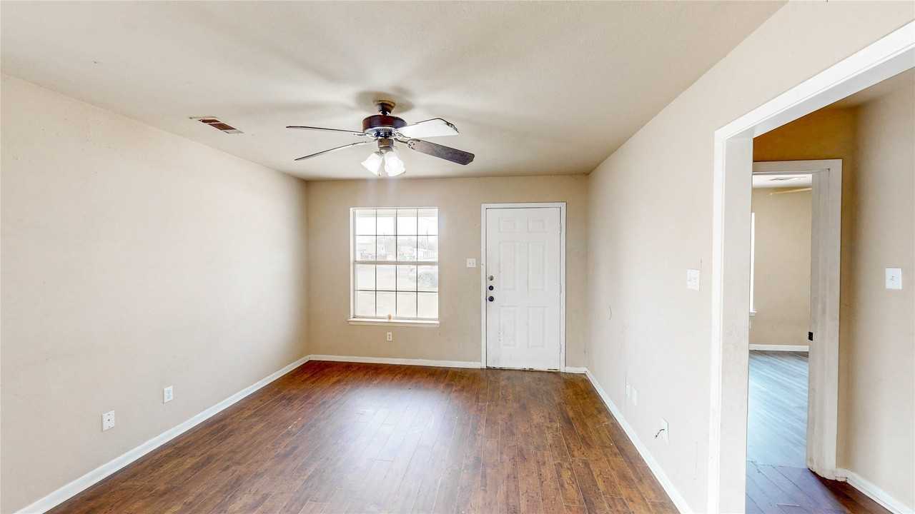701 E College St - Photo 7 of 22