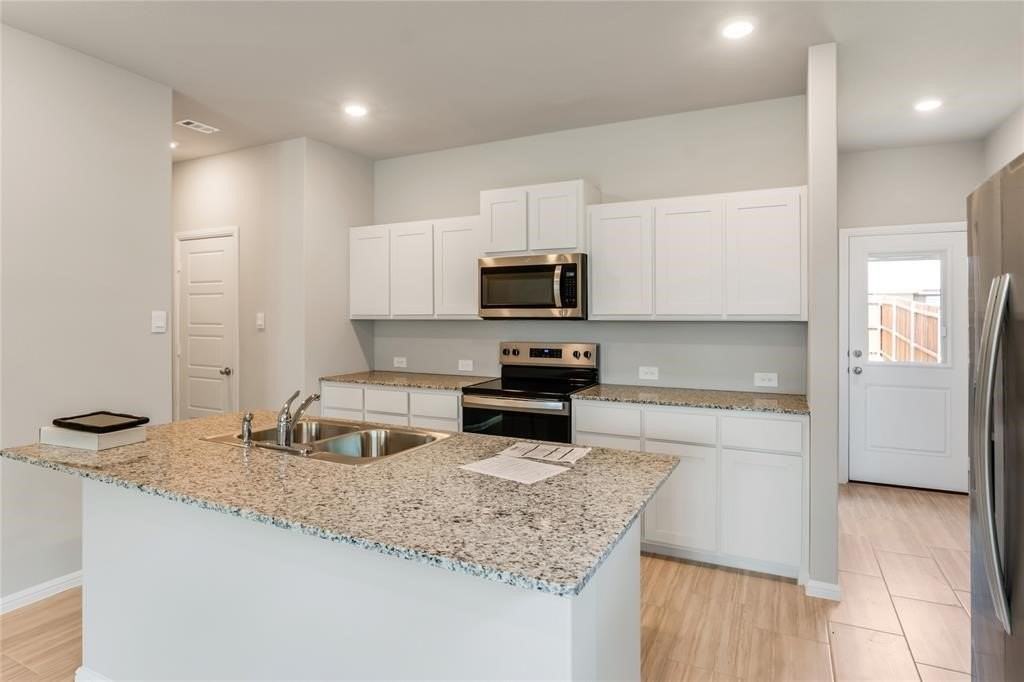 3137 Pecan Farm Ln - Photo 4 of 33