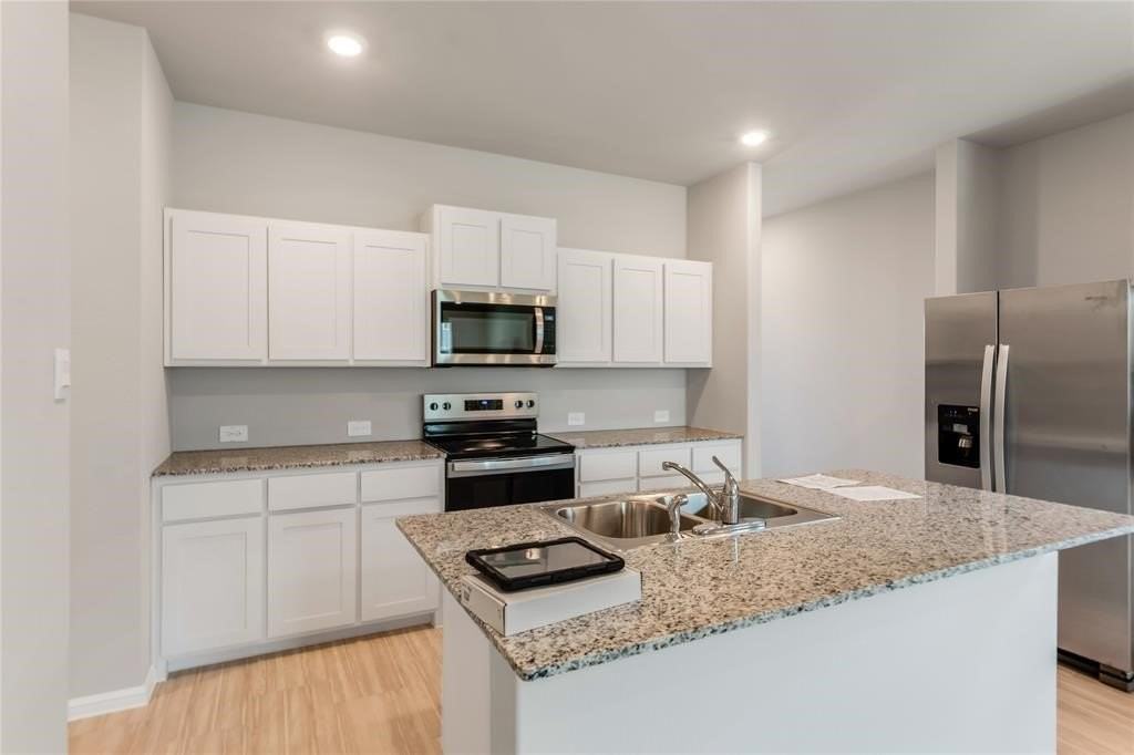 3137 Pecan Farm Ln - Photo 5 of 33