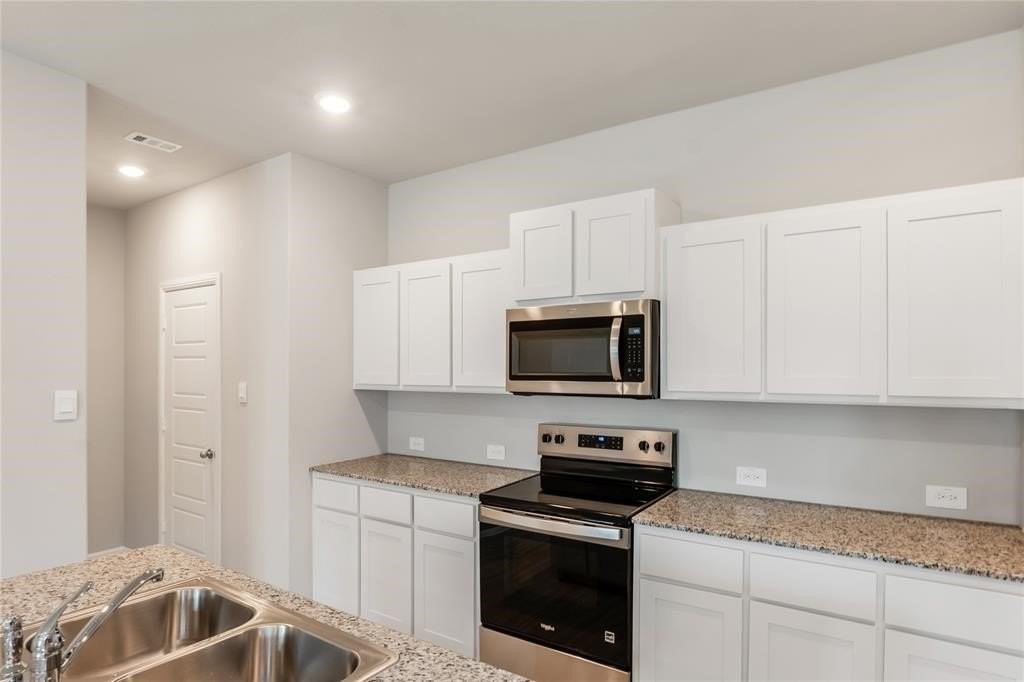 3137 Pecan Farm Ln - Photo 6 of 33