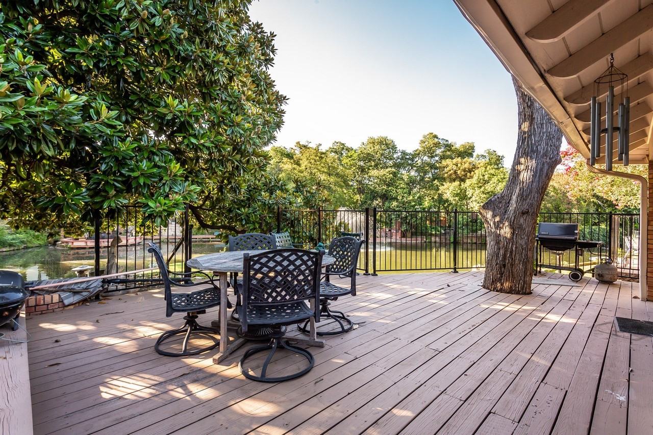 6737 Lakefair Cir - Photo 2 of 36