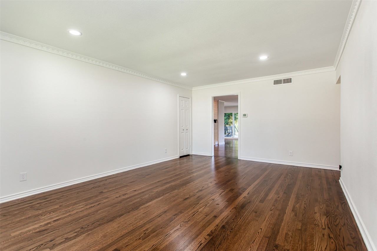 6737 Lakefair Cir - Photo 5 of 36