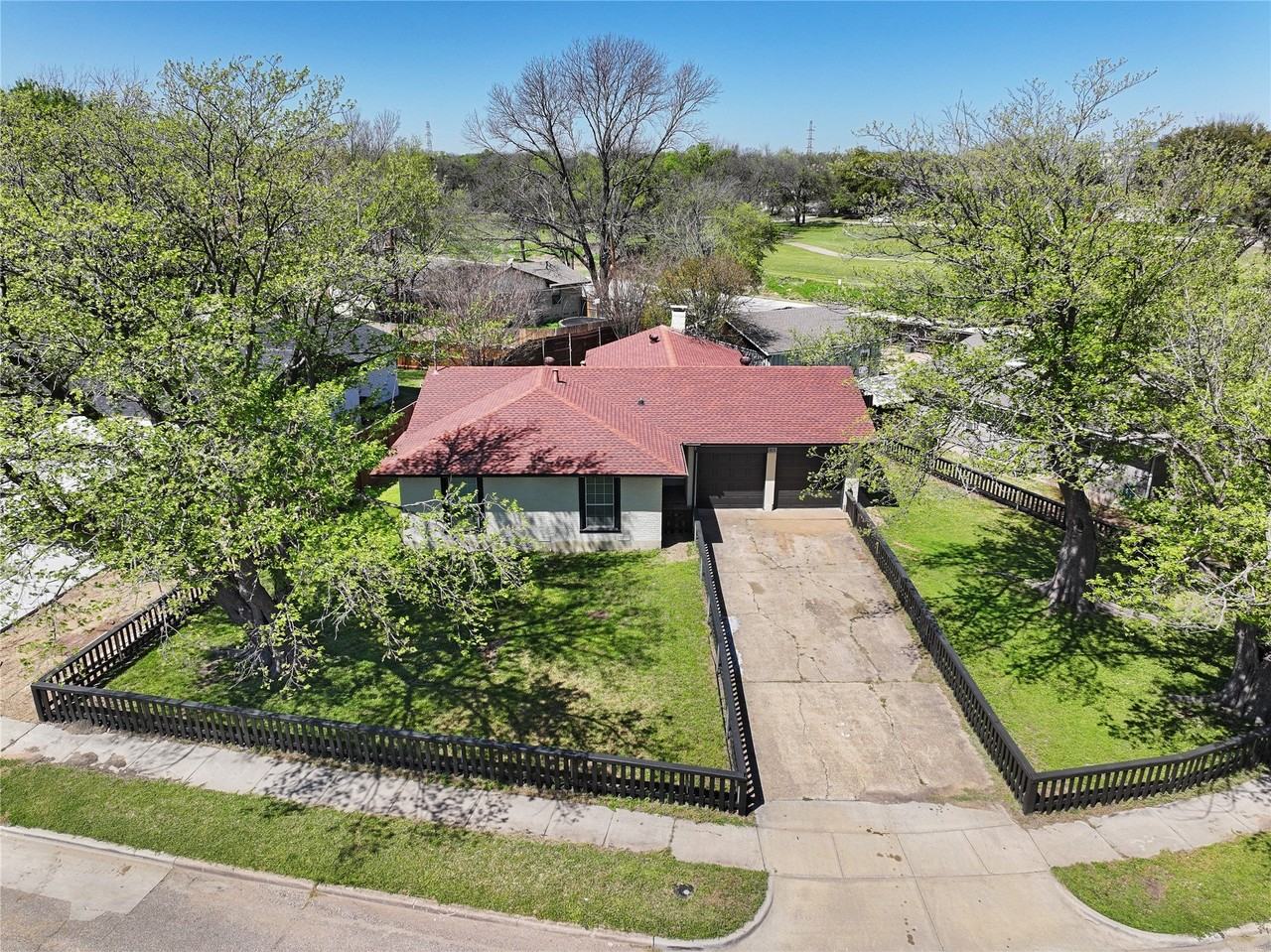 2707 Judy Dr - Photo 2 of 24