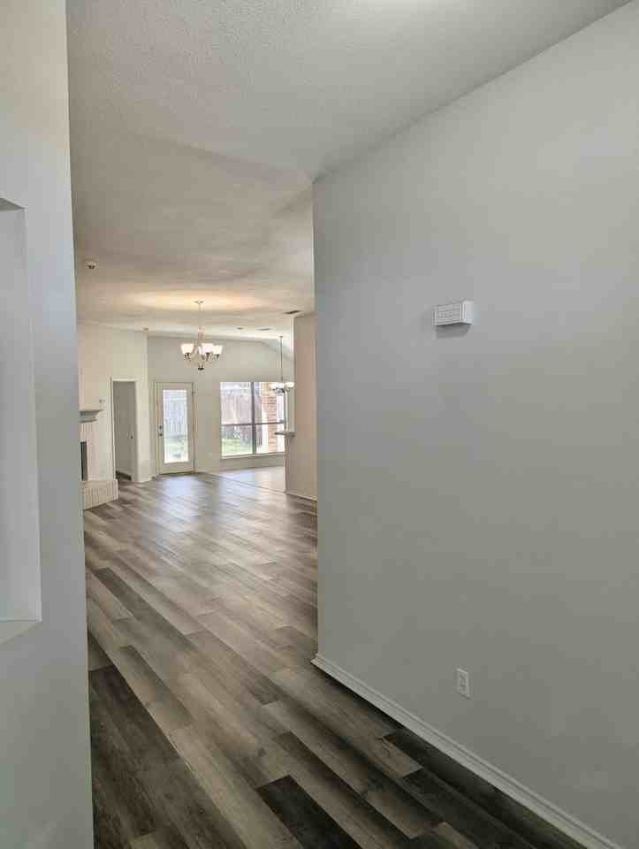8541 Western Meadows Dr - Photo 4 of 27