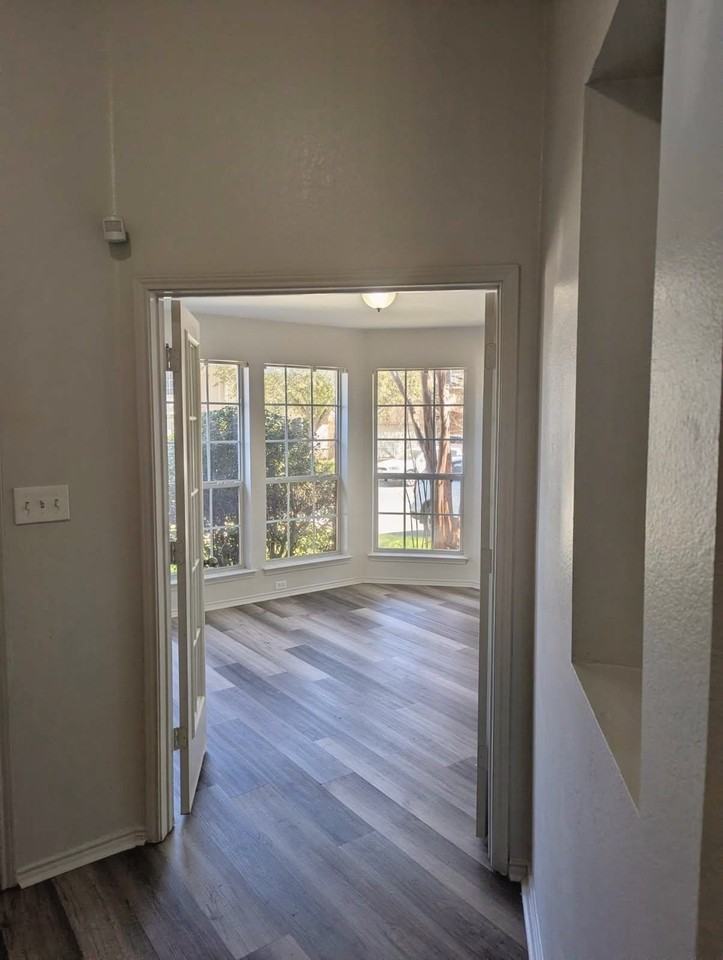 8541 Western Meadows Dr - Photo 5 of 27