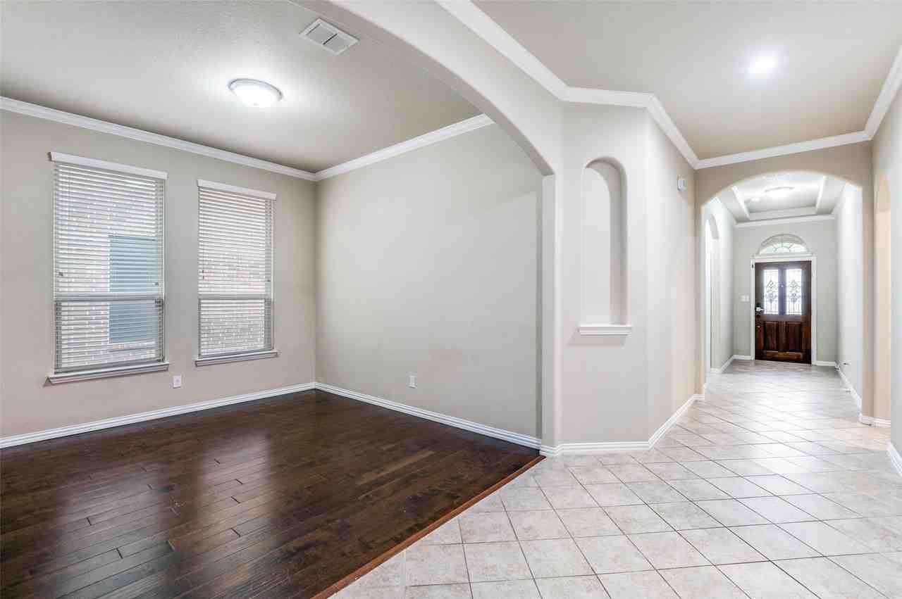 16425 Toledo Bend Ct - Photo 2 of 27
