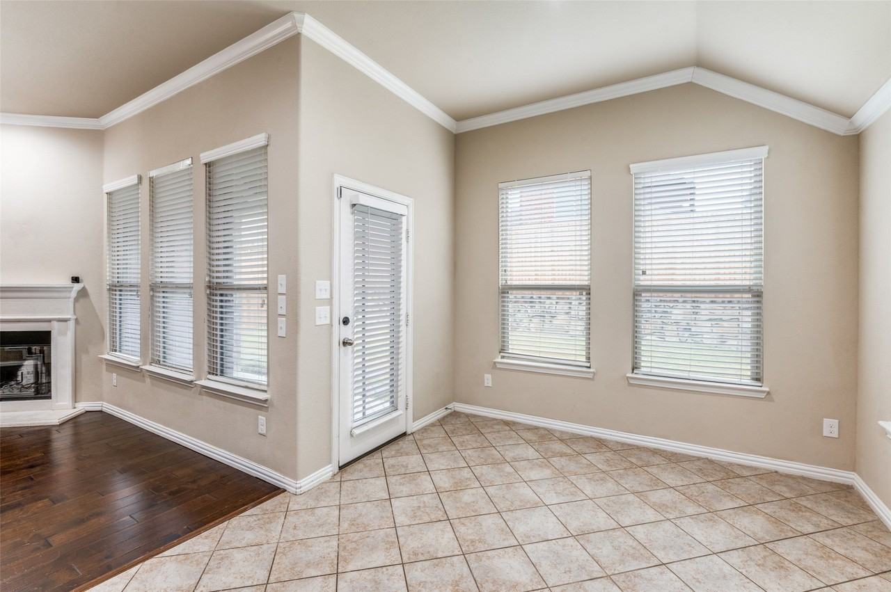 16425 Toledo Bend Ct - Photo 5 of 27