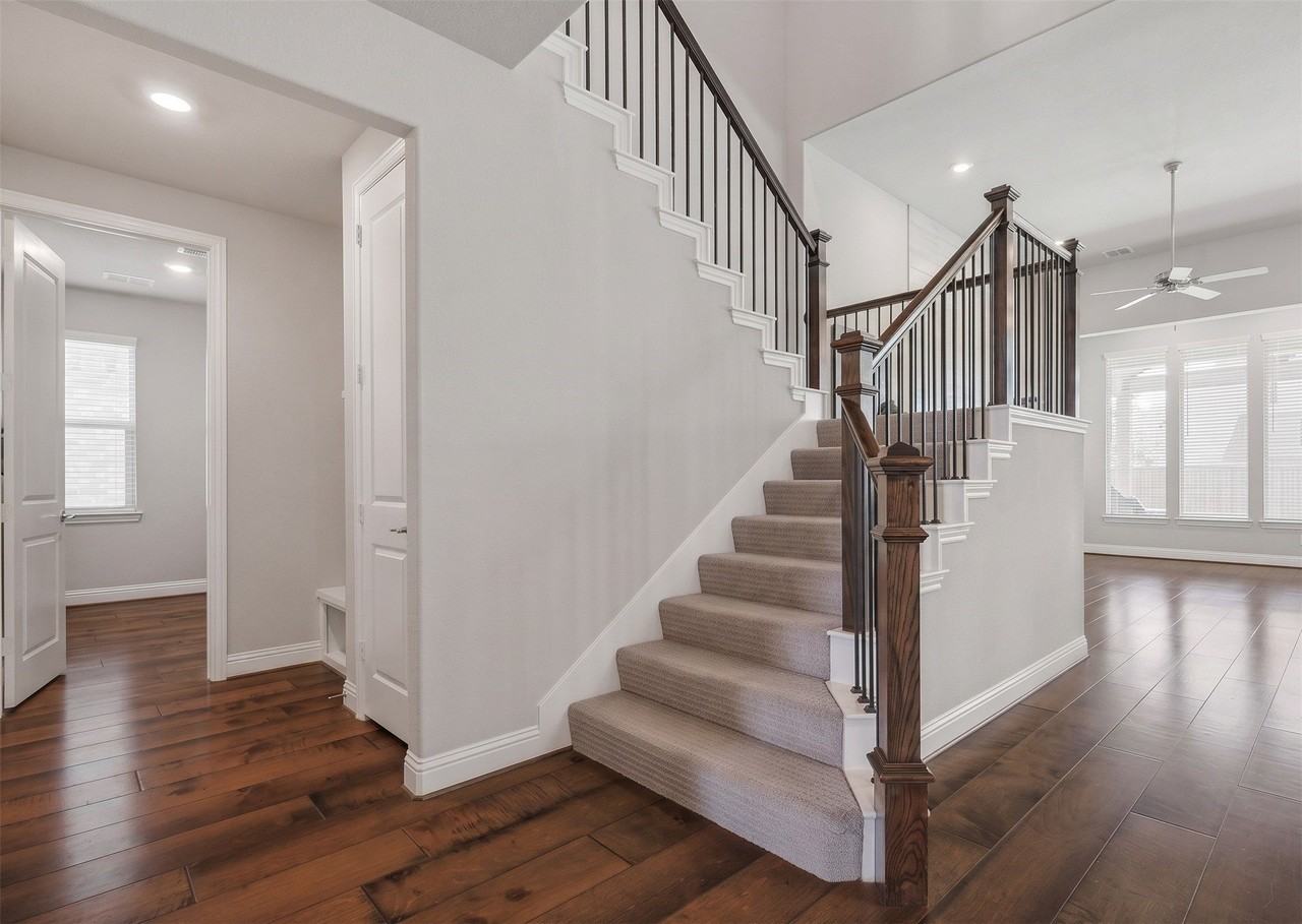608 Artesian Dr - Photo 3 of 16