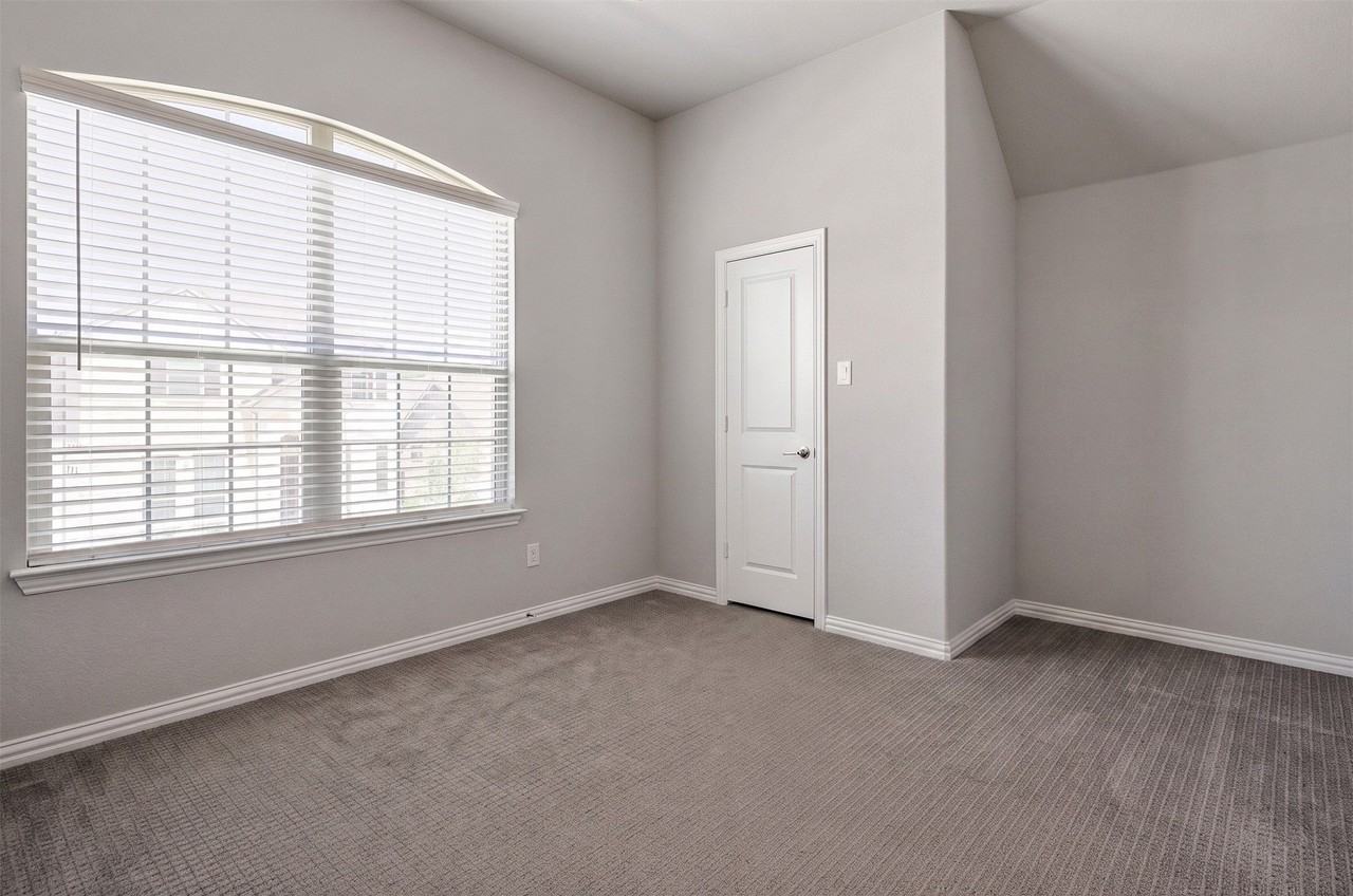 608 Artesian Dr - Photo 7 of 16