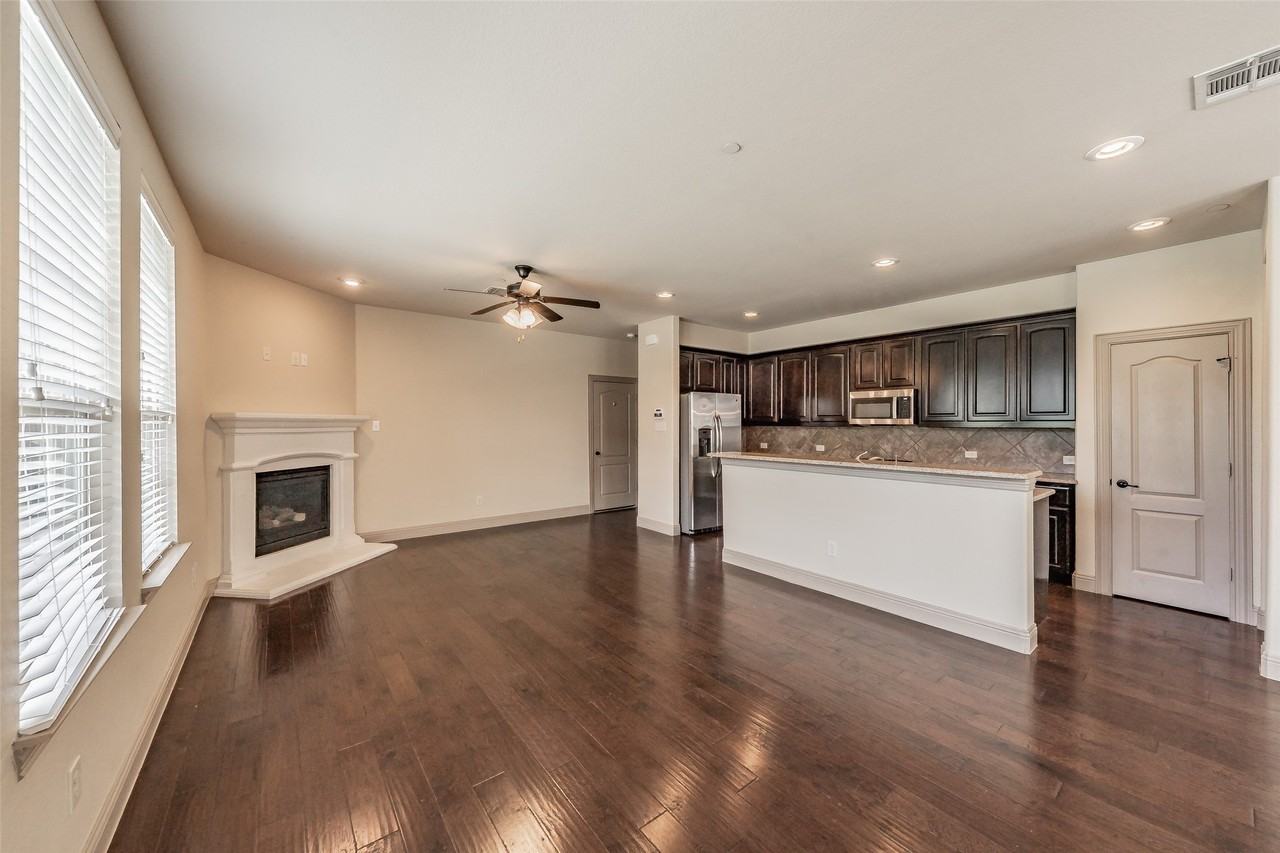 4205 Riverview Dr - Photo 4 of 36