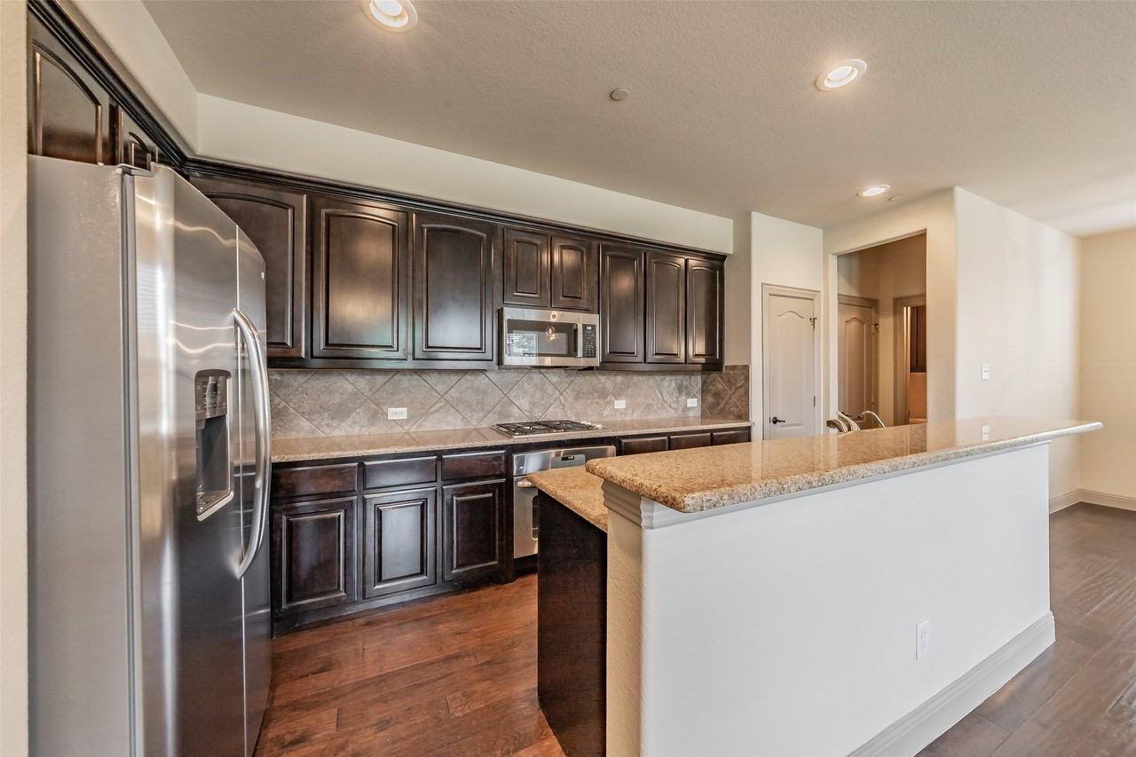 4205 Riverview Dr - Photo 6 of 36