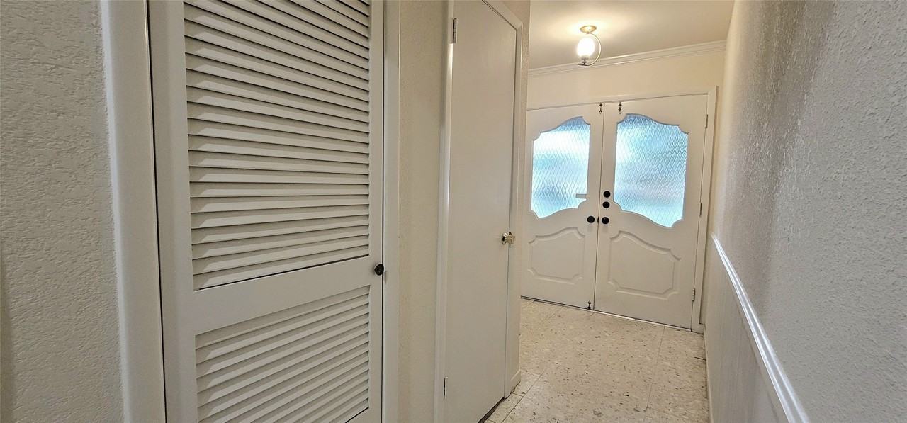 5624 Woodway Dr - Photo 6 of 40