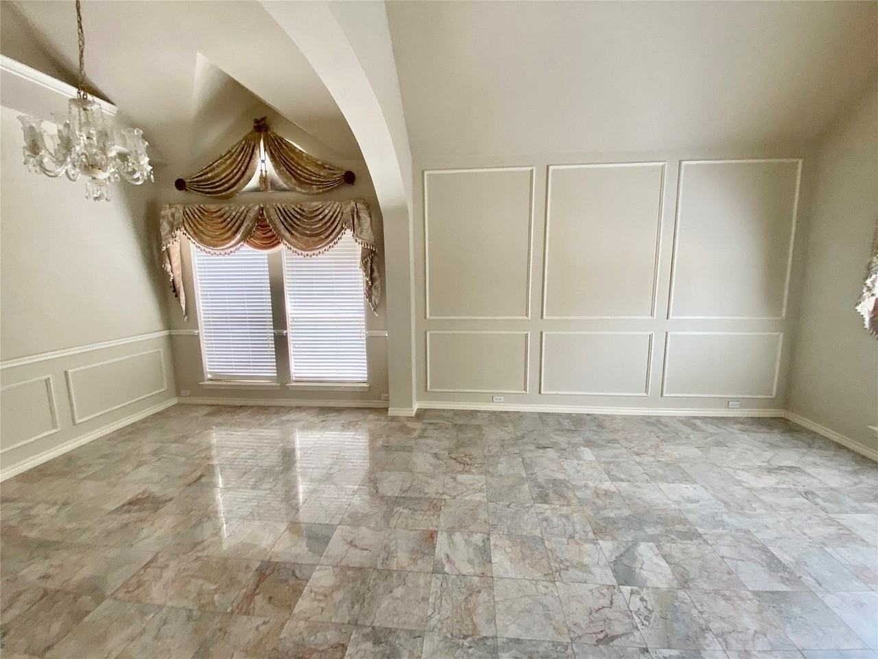 8004 Case Dr - Photo 3 of 23