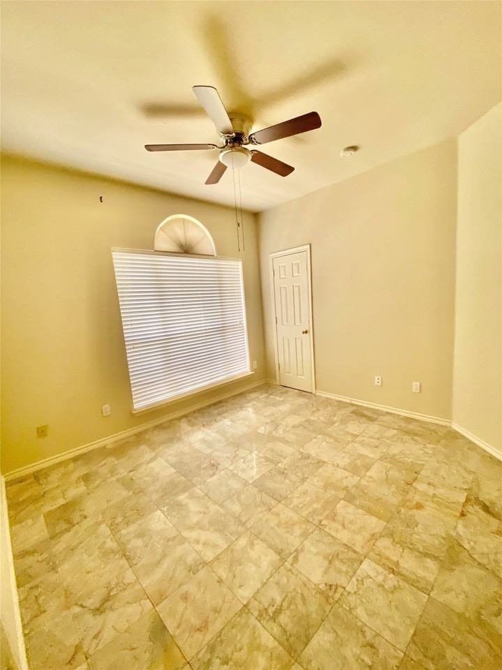 8004 Case Dr - Photo 5 of 23